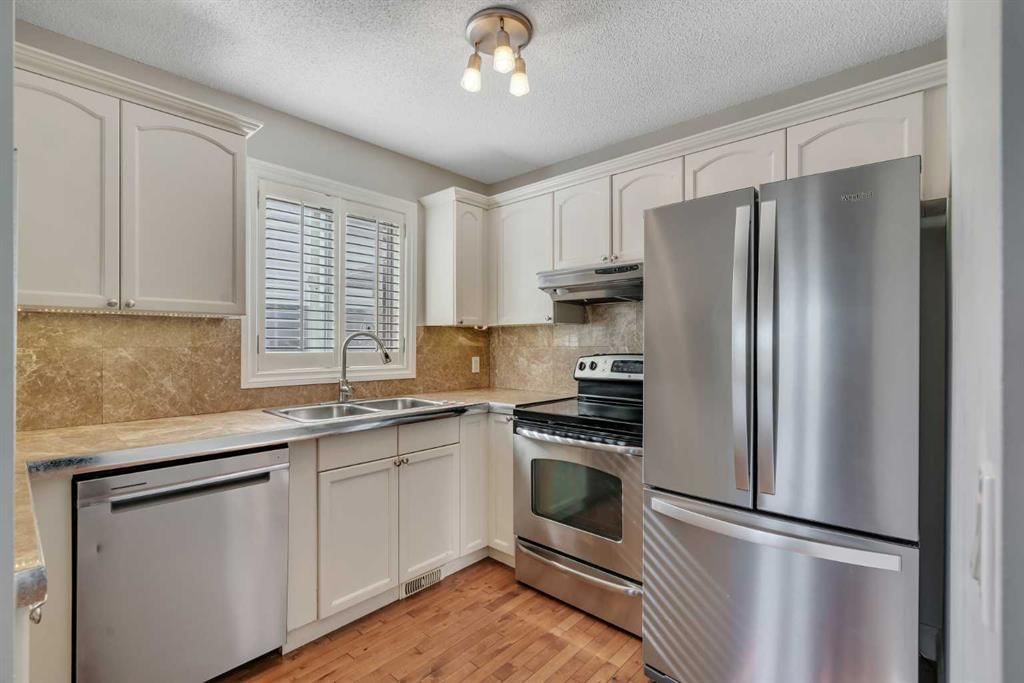 1205 Signal Hill Green SW, Calgary — photo 5 of 40