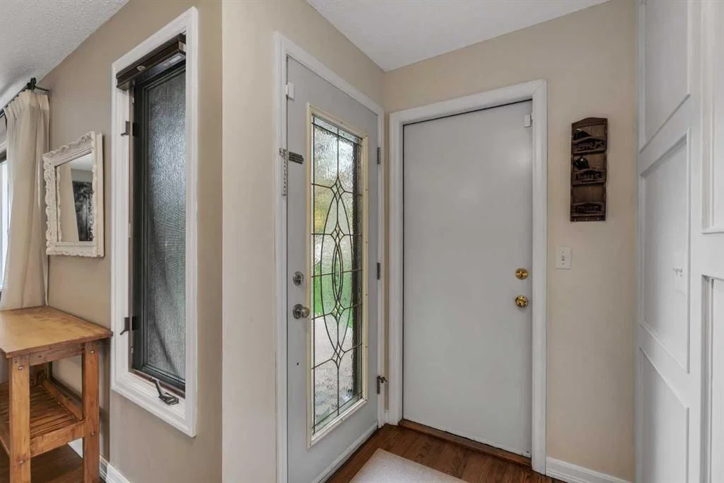 1308 Norfolk Drive NW, Calgary — photo 2 of 47