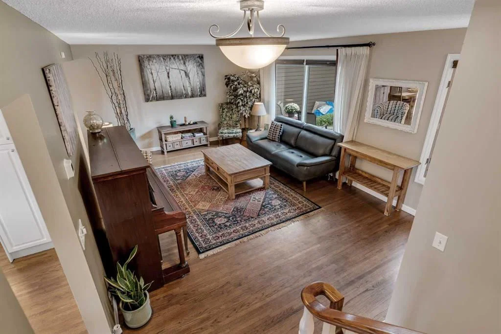 1308 Norfolk Drive NW, Calgary — photo 5 of 47