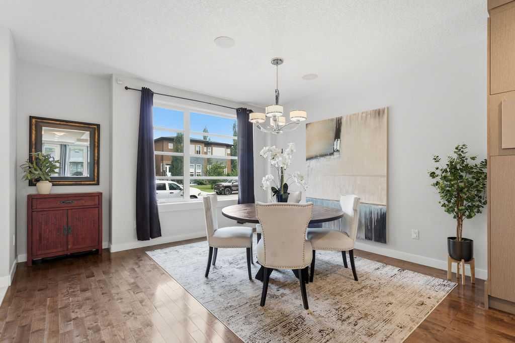 4407 17 Avenue NW, Calgary — photo 4 of 40