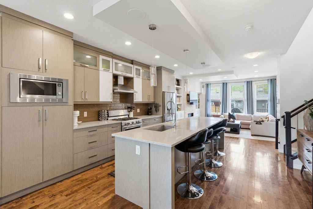 4407 17 Avenue NW, Calgary — photo 5 of 40