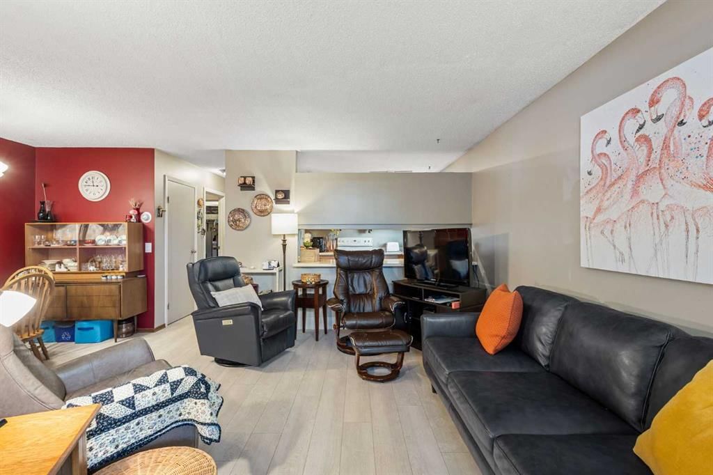 16, 3015 51 Street SW, Calgary — photo 5 of 28