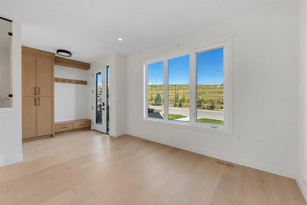 2121 Mackay Road NW, Calgary — photo 3 of 48