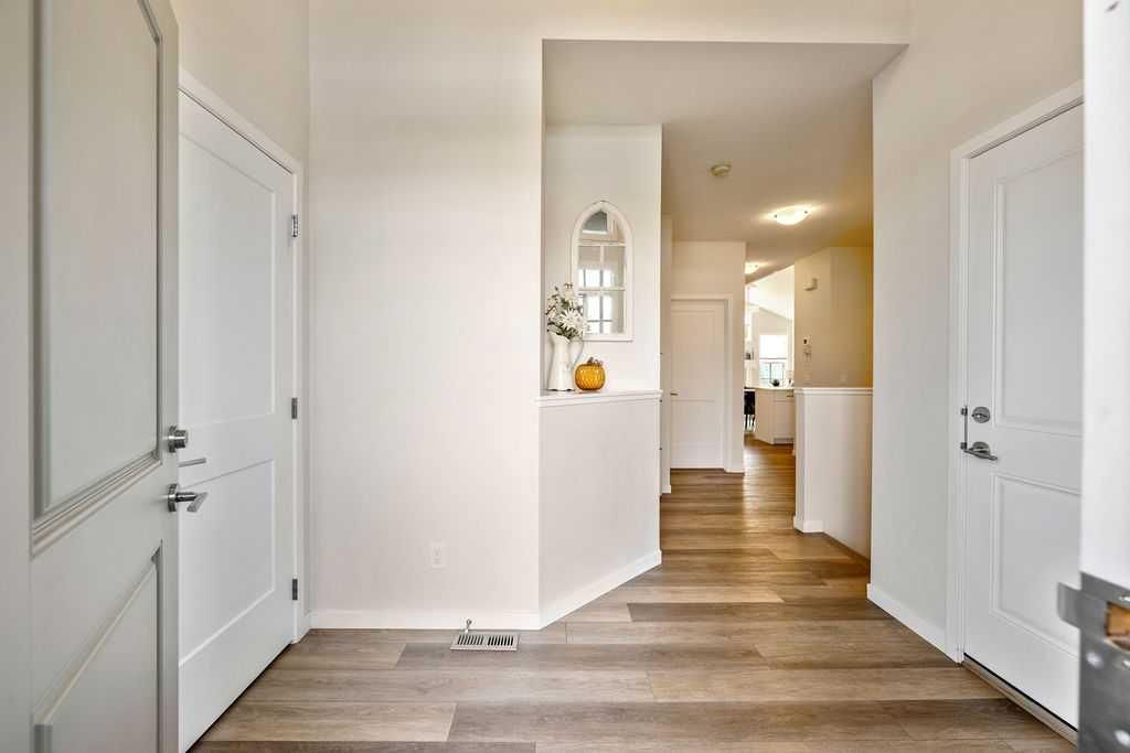 529 Montana Bay SE, High River — photo 3 of 50
