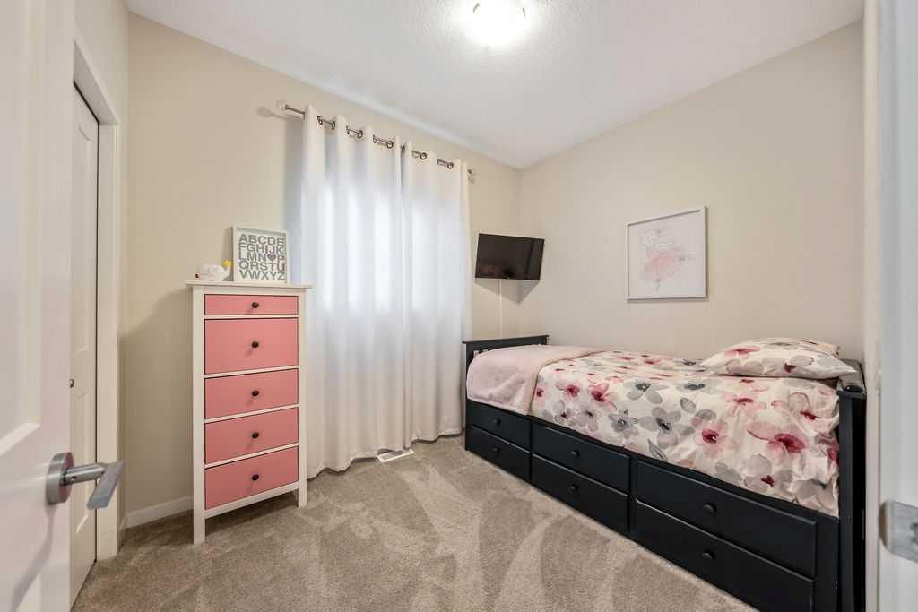 529 Montana Bay SE, High River — photo 4 of 50