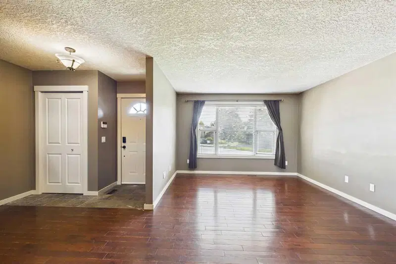 17 Deermeade Road SE, Calgary — photo 3 of 34