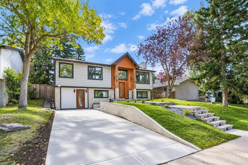 6208 Dalton Drive NW, Calgary — photo 2 of 48