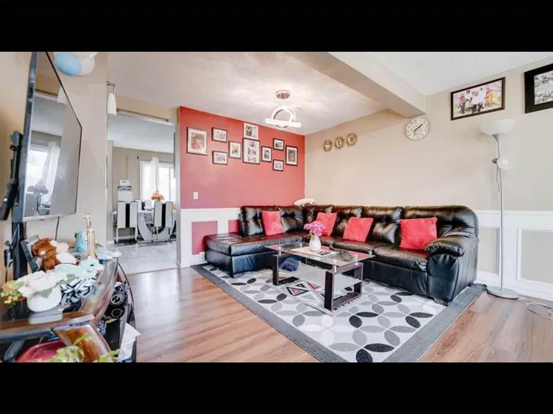 95 Castlegreen Close NE, Calgary — photo 2 of 14