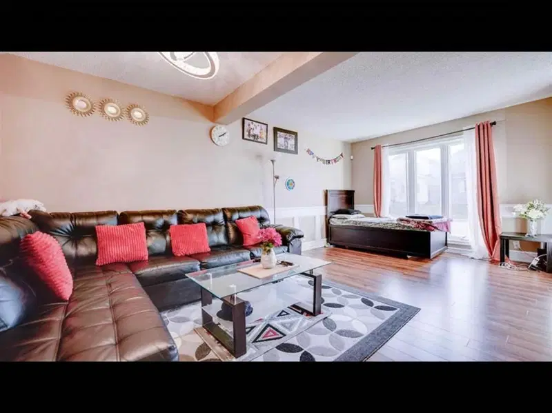95 Castlegreen Close NE, Calgary — photo 4 of 14