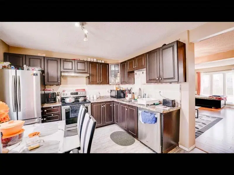 95 Castlegreen Close NE, Calgary — photo 5 of 14