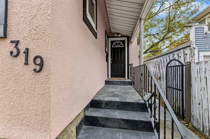 319 11 Avenue NE, Calgary — photo 2 of 37