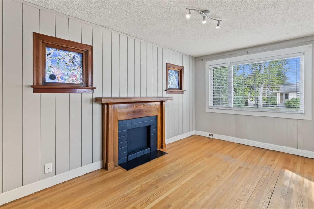 319 11 Avenue NE, Calgary — photo 4 of 37