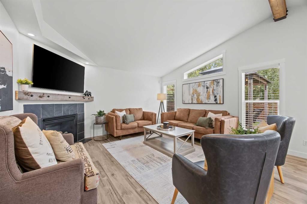 75 Valley Brook Circle NW, Calgary — photo 4 of 46