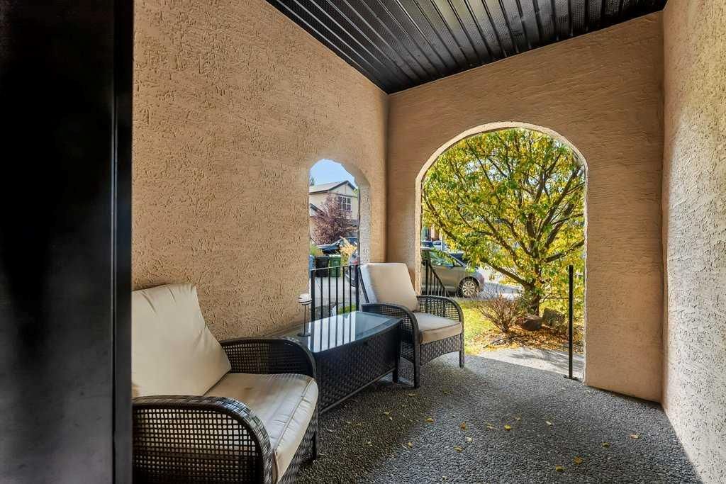 214 Valley Woods Place NW, Calgary — photo 3 of 50