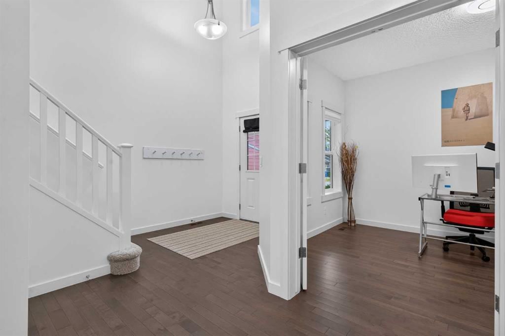 684 Evanston Drive NW, Calgary — photo 3 of 43