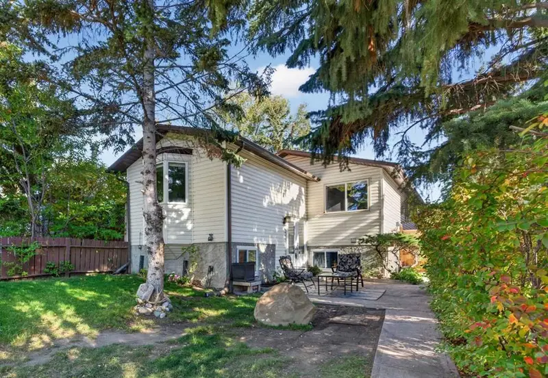 907 Ranchview Crescent NW, Calgary — photo 4 of 46