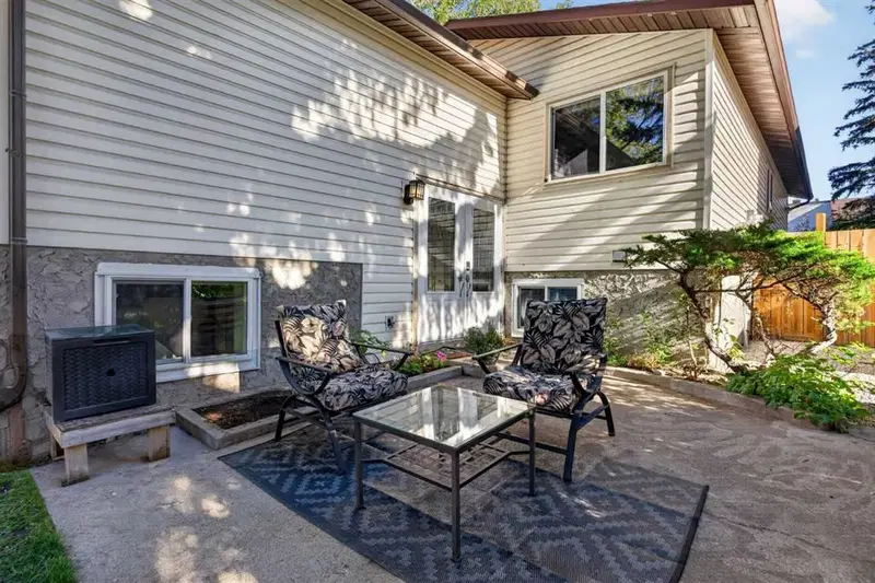 907 Ranchview Crescent NW, Calgary — photo 5 of 46