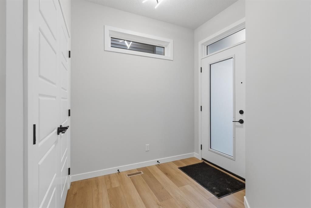 433 Lewiston Landing NE, Calgary — photo 4 of 47