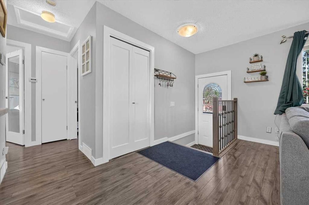 6019 Penworth Road SE, Calgary — photo 4 of 44