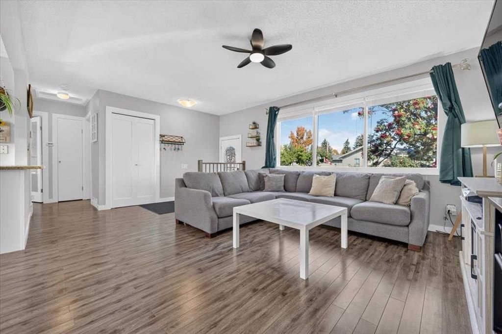 6019 Penworth Road SE, Calgary — photo 5 of 44