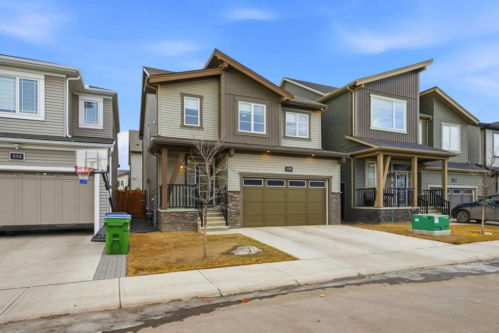 228 Carringham Road NW, Calgary — photo 3 of 49