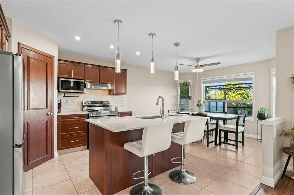 34 Cranfield Green SE, Calgary — photo 4 of 43