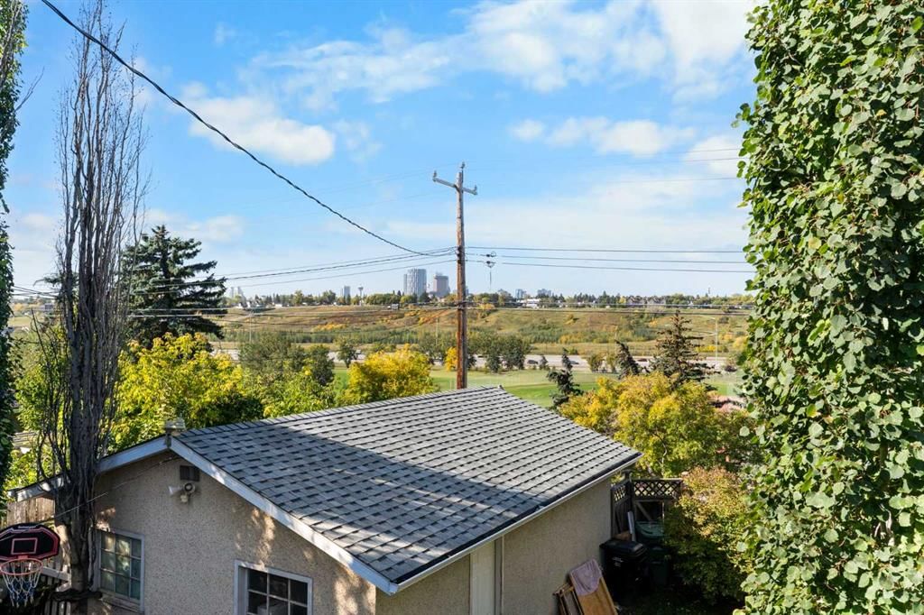 1423 16 Street NE, Calgary — photo 4 of 50