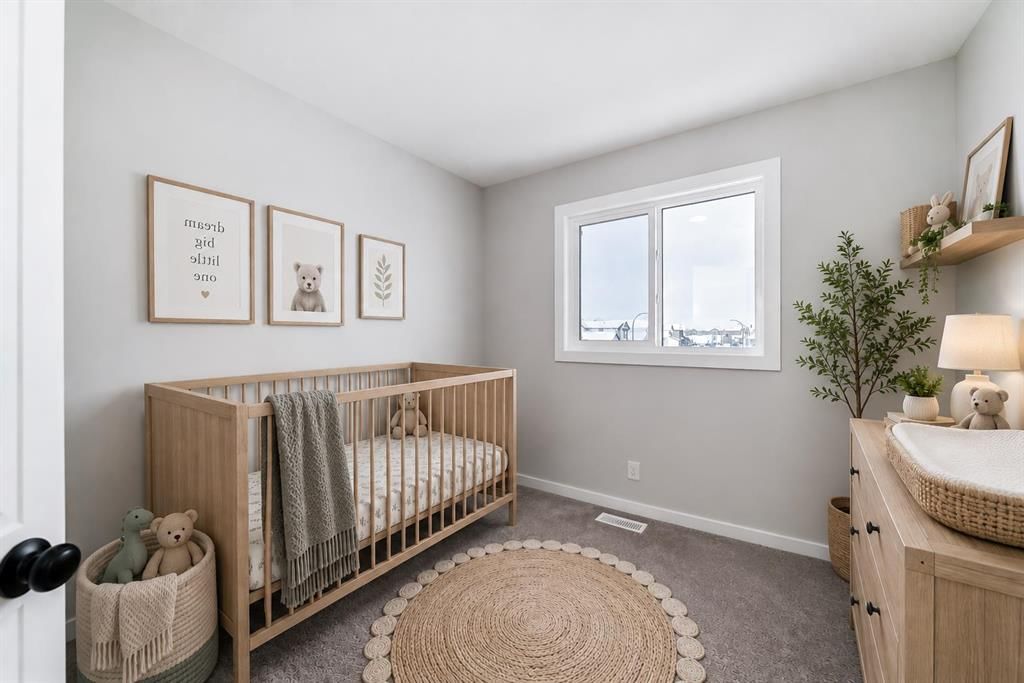 15 Heirloom Lane SE, Calgary — photo 5 of 35