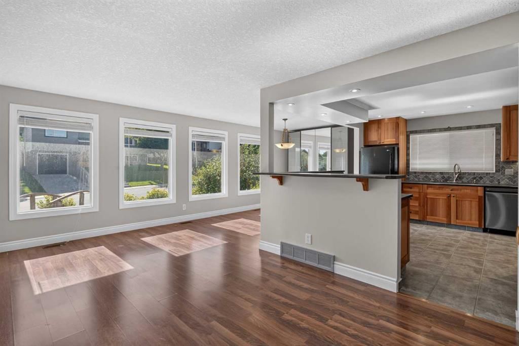 112 Beaconsfield Rise NW, Calgary — photo 2 of 50
