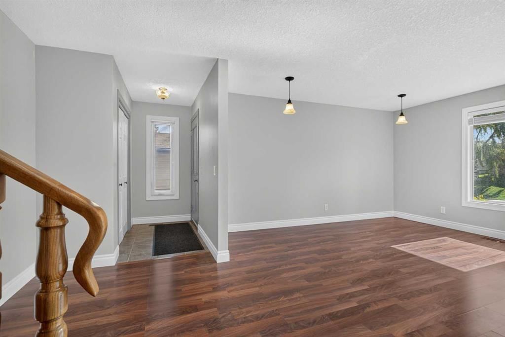 112 Beaconsfield Rise NW, Calgary — photo 3 of 50