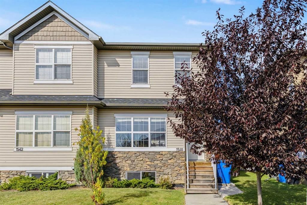 1540 Mcalpine Street, Carstairs — main listing photo