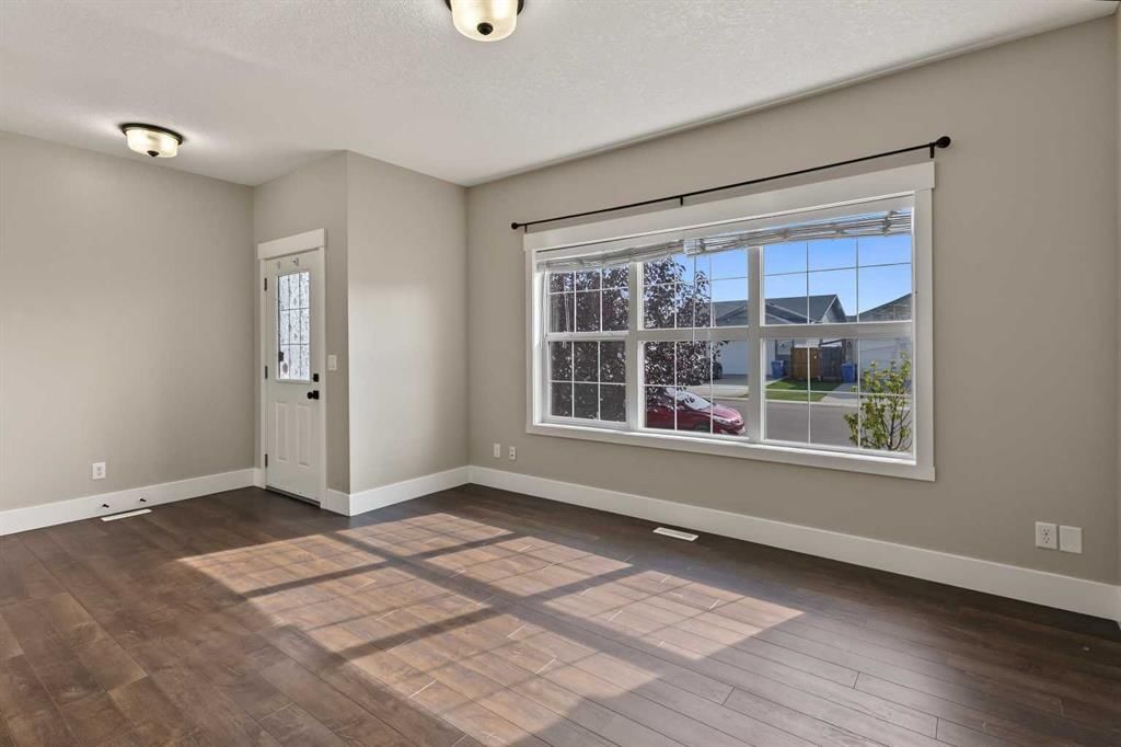 1540 Mcalpine Street, Carstairs — photo 2 of 35