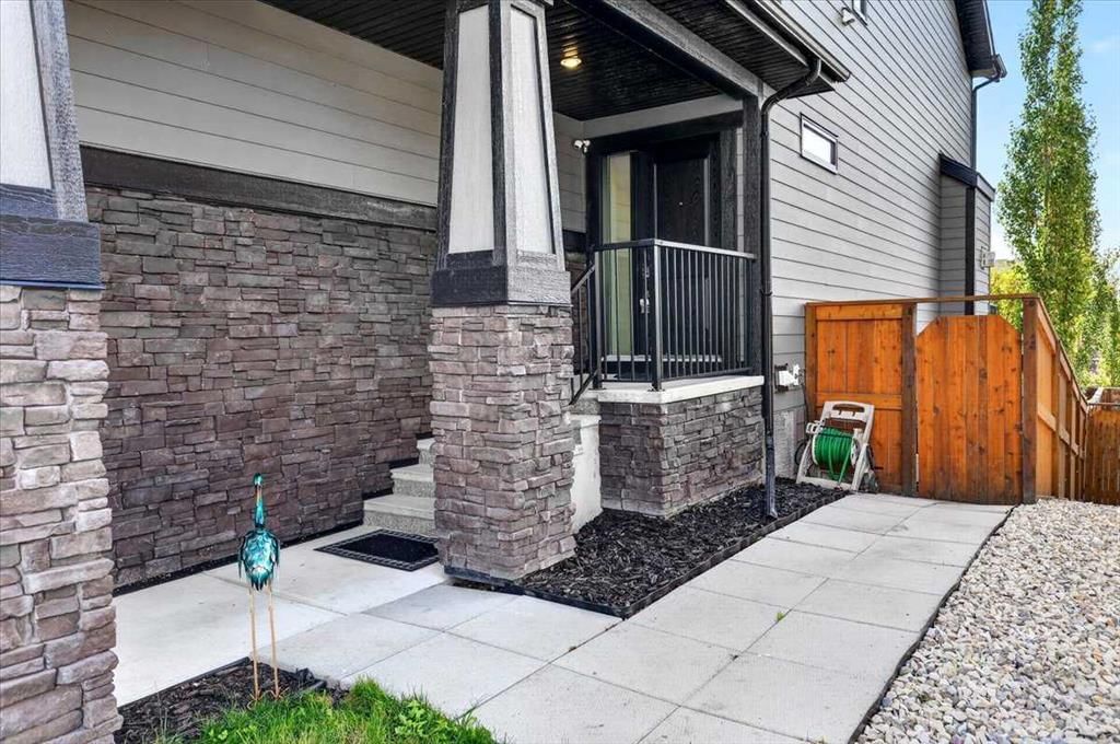 90 Cranbrook Crescent SE, Calgary — photo 3 of 50