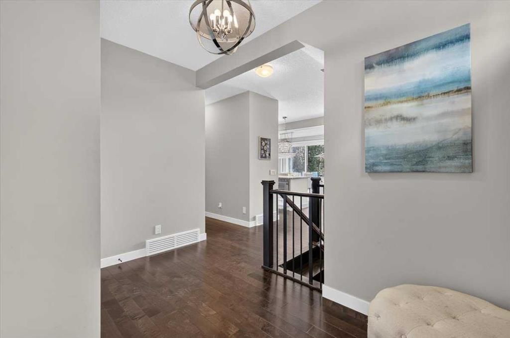 90 Cranbrook Crescent SE, Calgary — photo 5 of 50