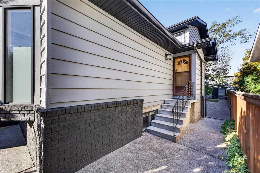 4015 45 Street SW, Calgary — photo 2 of 50