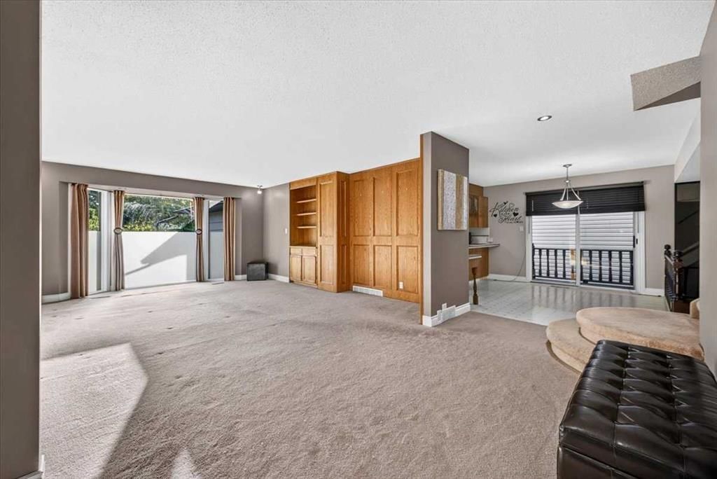 4015 45 Street SW, Calgary — photo 4 of 50