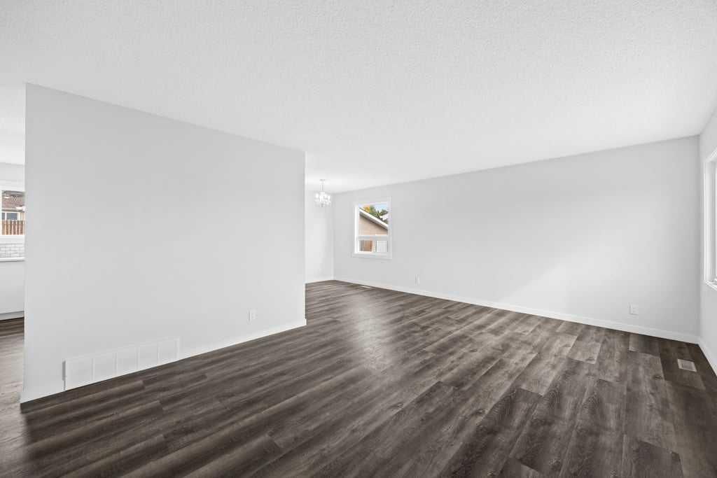 4628 Marcombe Road NE, Calgary — photo 4 of 35