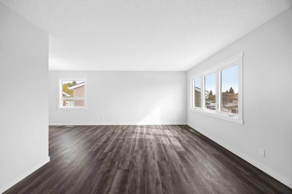 4628 Marcombe Road NE, Calgary — photo 5 of 35