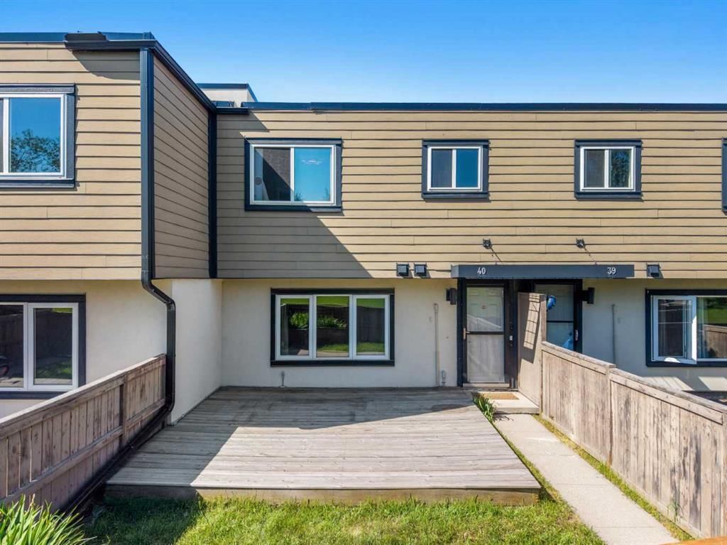 40, 3809 45 Street SW, Calgary — photo 2 of 46