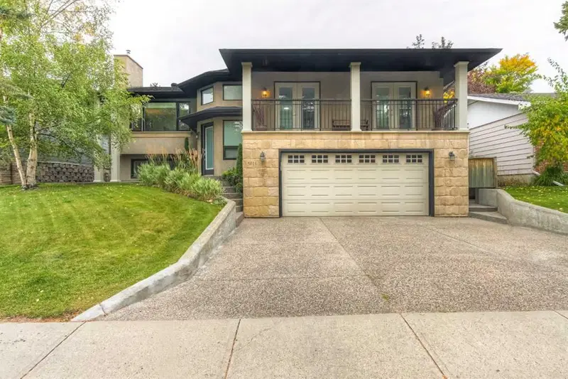 5011 Viceroy Drive NW, Calgary — photo 3 of 49
