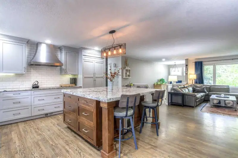 5011 Viceroy Drive NW, Calgary — photo 5 of 49