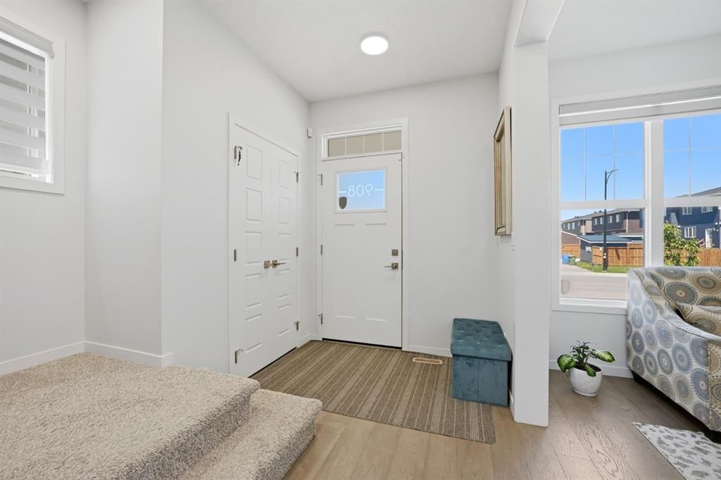 908 West Lakeview Drive, Chestermere — photo 3 of 45