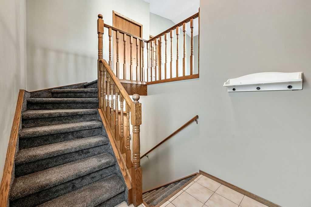 188 Deersaxon Circle SE, Calgary — photo 3 of 28
