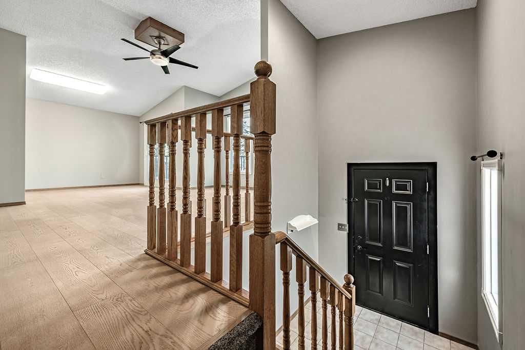 188 Deersaxon Circle SE, Calgary — photo 4 of 28
