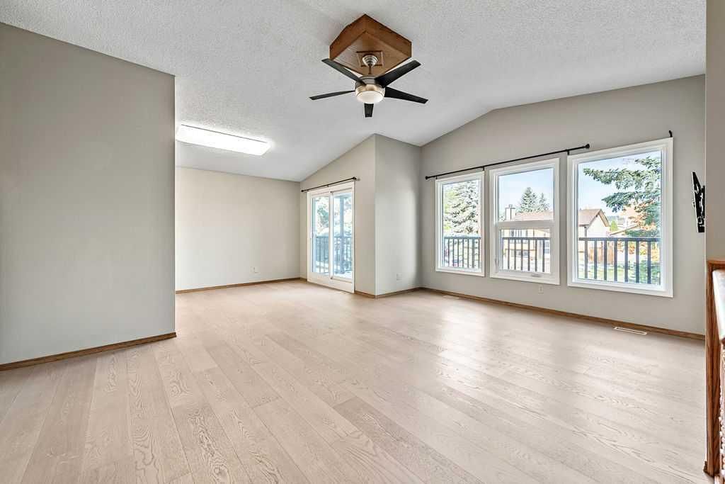 188 Deersaxon Circle SE, Calgary — photo 5 of 28