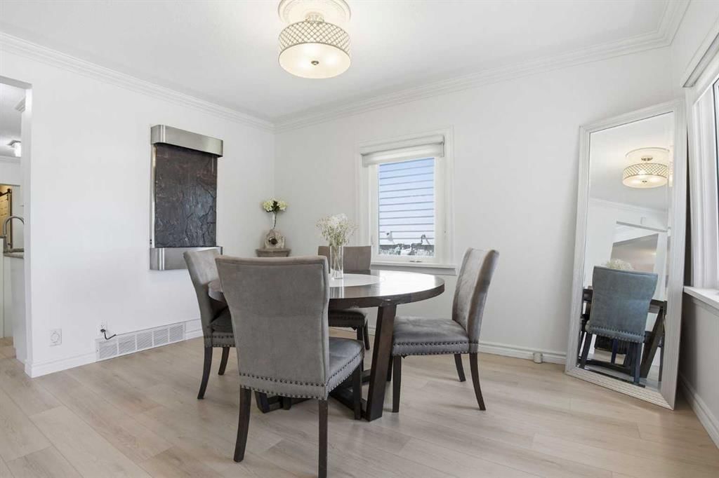 1835 29 Avenue SW, Calgary — photo 5 of 50