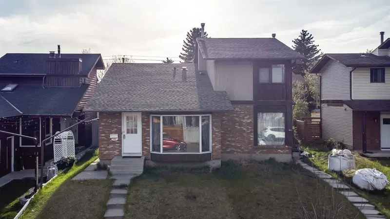 140 Templehill Drive NE, Calgary — photo 3 of 49