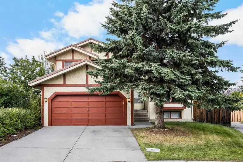 172 Sandpiper Circle NW, Calgary — main listing photo