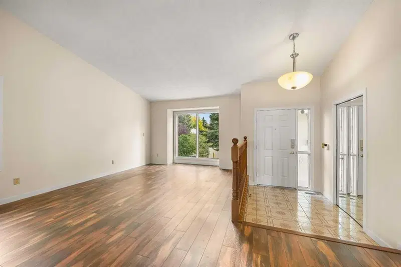 172 Sandpiper Circle NW, Calgary — photo 2 of 46