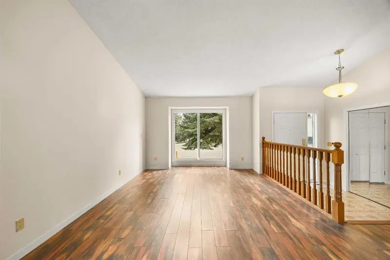 172 Sandpiper Circle NW, Calgary — photo 3 of 46